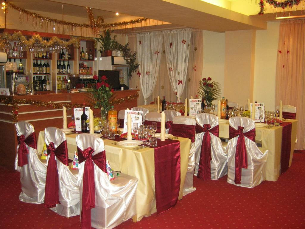 Hotel International Байле Херкулане Екстериор снимка